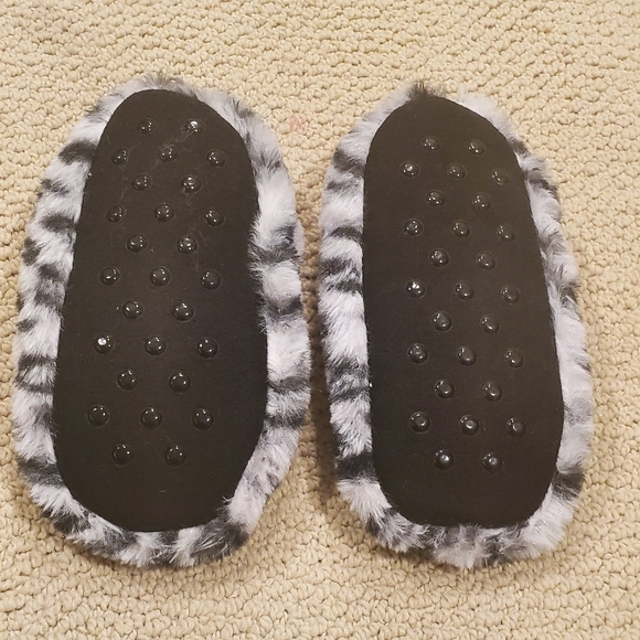 Young Girls kitty slippers - Picture 2 of 2